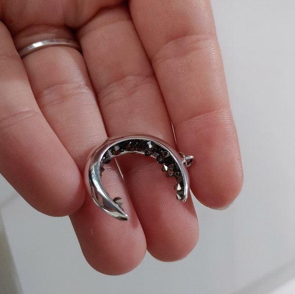 Rhinestone Cluster Moon Necklace - Picture 4 of 4